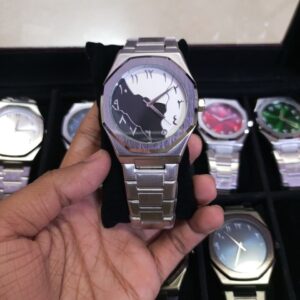 AURA ( SILVER CHAIN WITH BLACK WHITE DIAL)